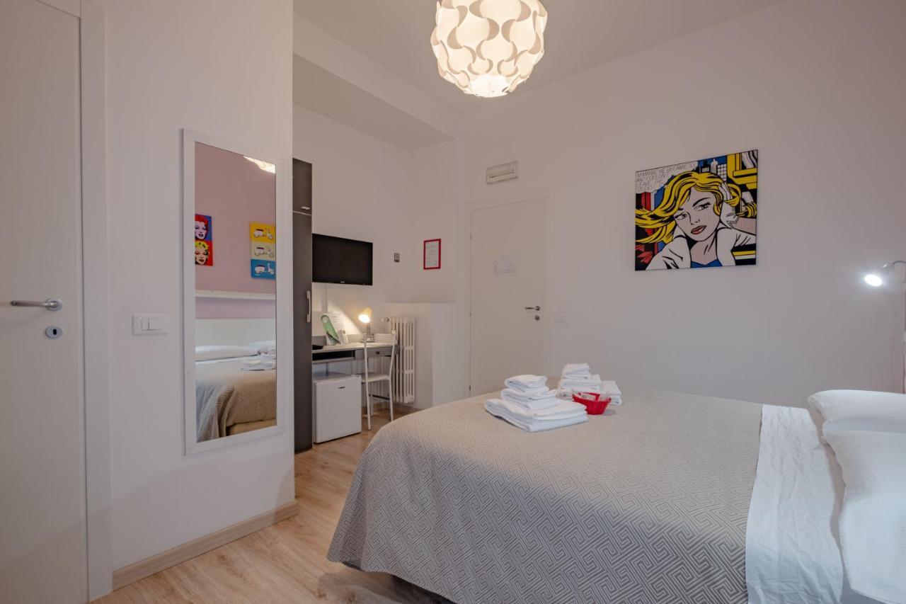 Zweibettzimmer mit Balkon